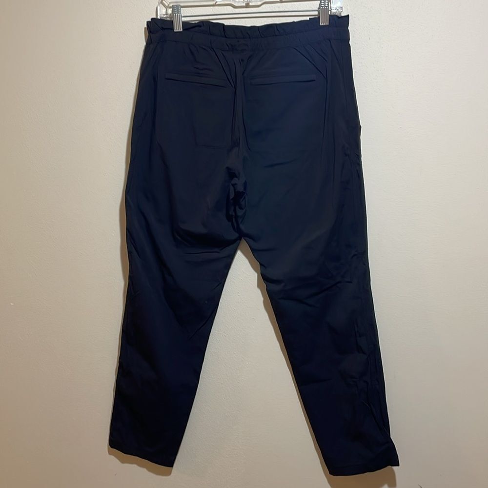 Athleta Trekkie Paper Bag Pants Black Pull On Nylon Hiking Size 6 405927 - Picture 8 of 13
